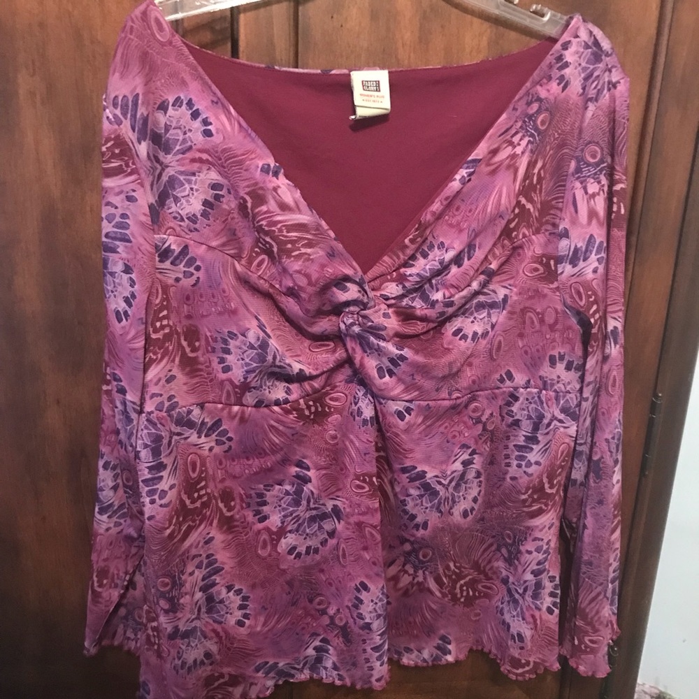 3 for $10 Front twist top with sheer sleeves & lettuce edge